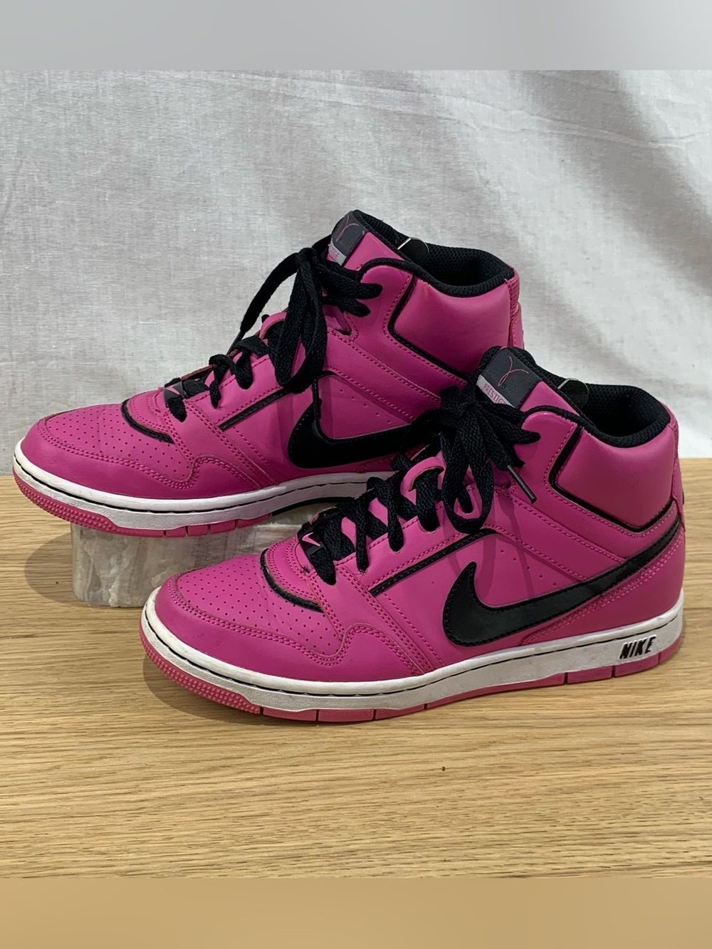 Nike Air Prestige Women’s Size 7 Pink Breast Cancer Awareness Shoes